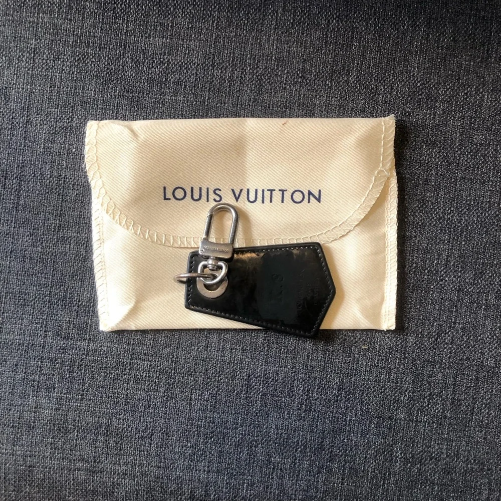 LV Black Leather Keychain - Picture 5 of 6